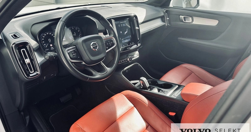 Volvo XC 40 cena 134900 przebieg: 66884, rok produkcji 2019 z Poznań małe 562